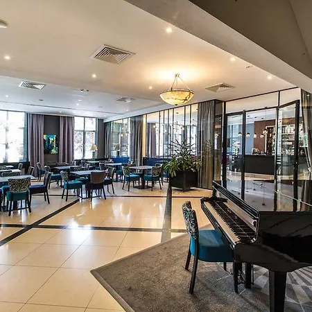 Radisson Blu *